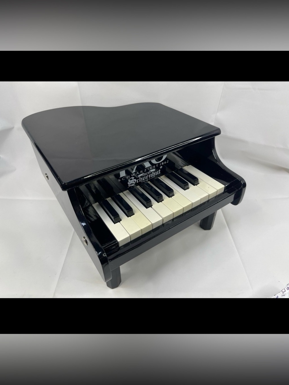 FAO SCHWARZ SCHOENHUT BLACK BABY GRAND PIANO TOY TABLE TOP 18 KEY RARE WOOD MINI